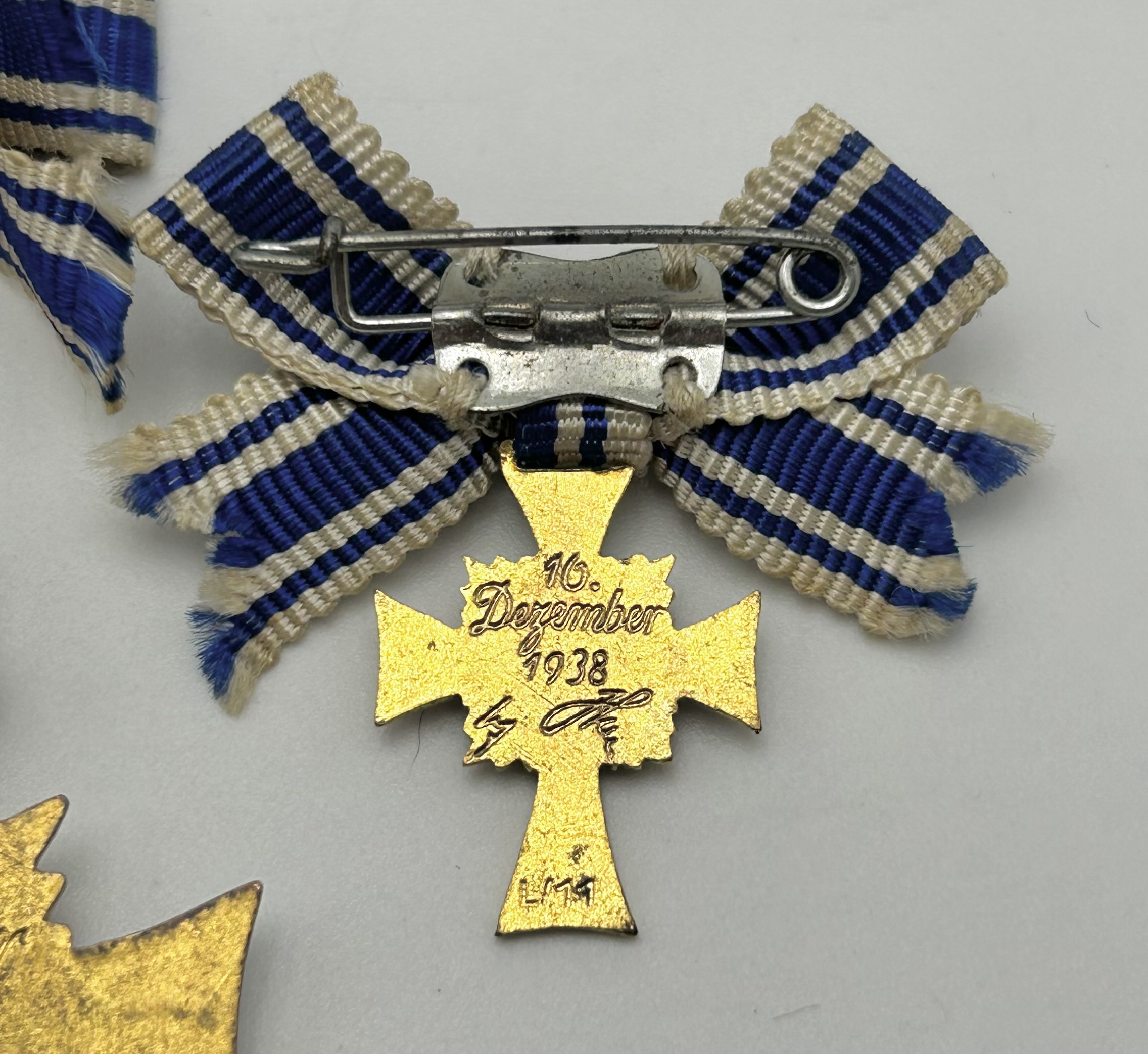 Mother Cross in Gold w/ Miniature - (‘L/11’ Wilhelm Deumer) - Image 5