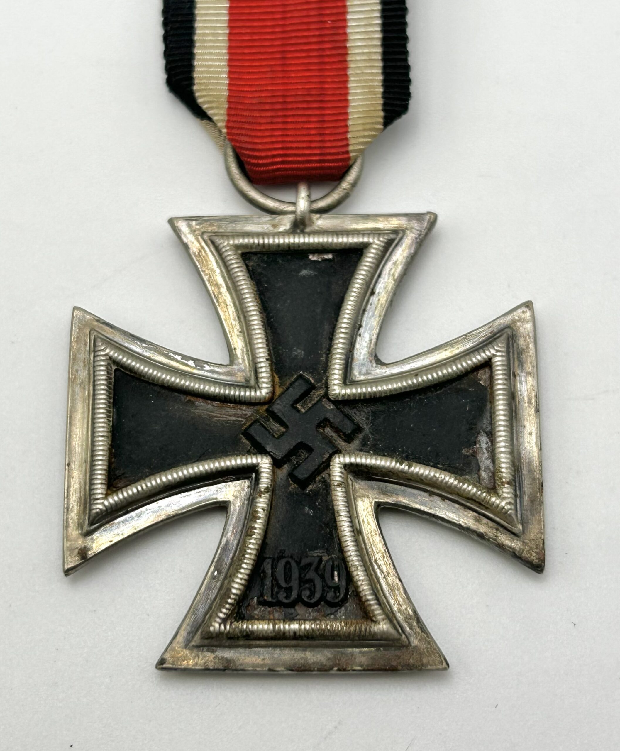 1939 Iron Cross 2nd Class (EK2) - (‘24’ Arbeitsgemeinschaft der Hanauer Plakettenhersteller) - Image 2