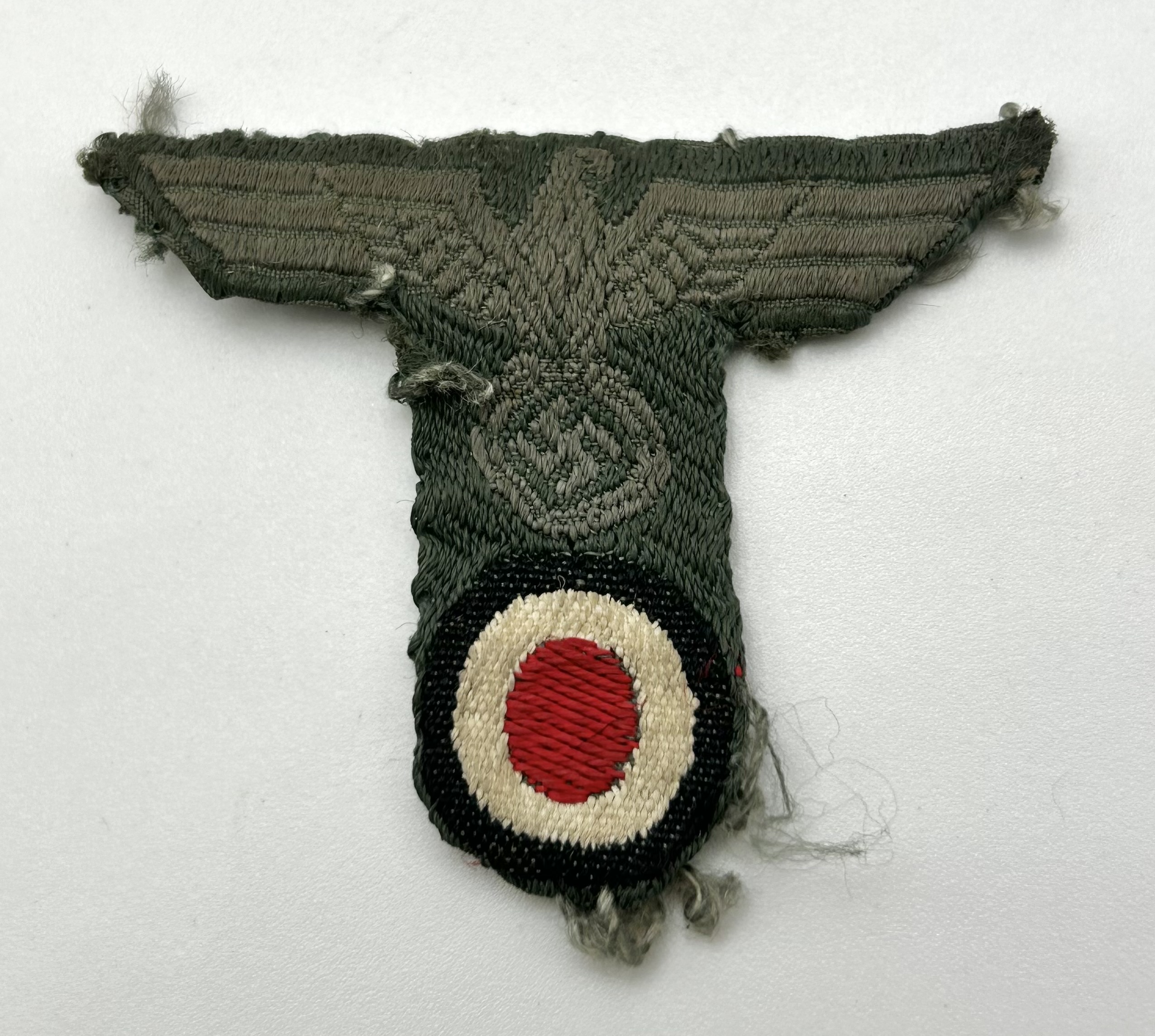 M40 Heer (Army) T-Eagle Cap Insignia - (Period Worn)